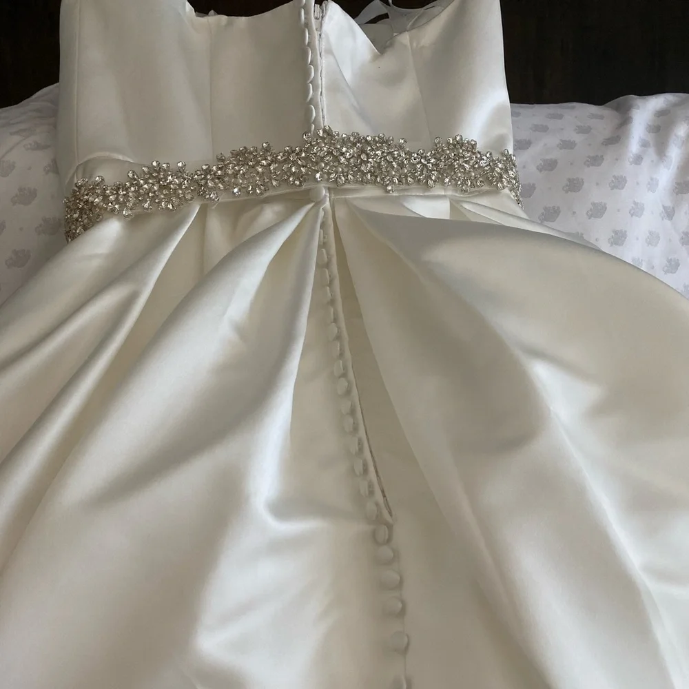 NEVER WORN BRIDAL BALL GOWN! - Picture 3 of 7